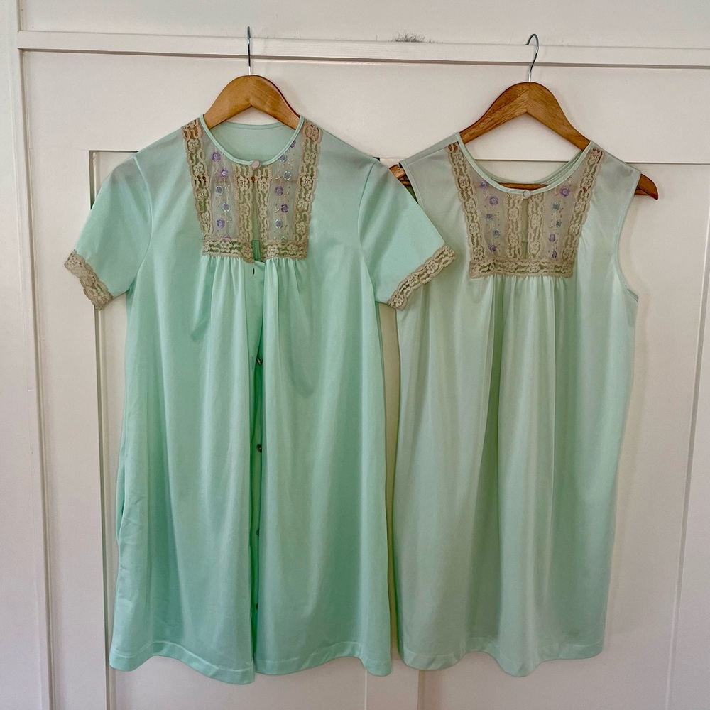 Vintage mint green peignoir robe and nightgown set